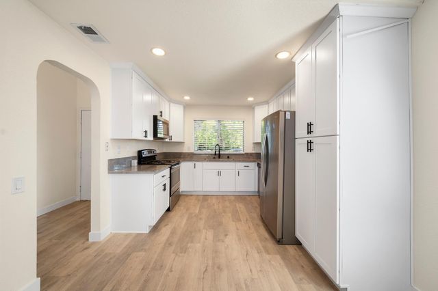 1375 Senida Way, Sacramento, CA 95833
