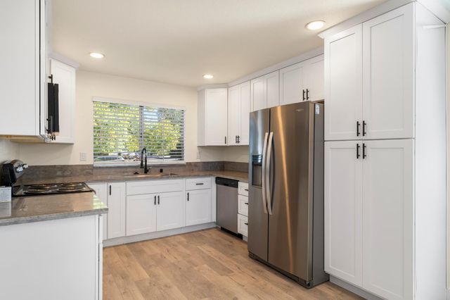 1375 Senida Way, Sacramento, CA 95833