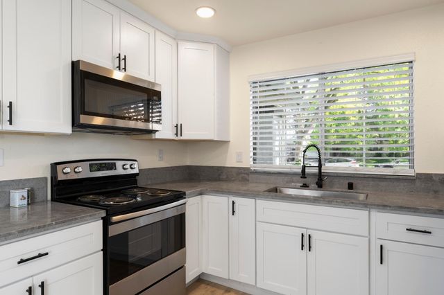 1375 Senida Way, Sacramento, CA 95833