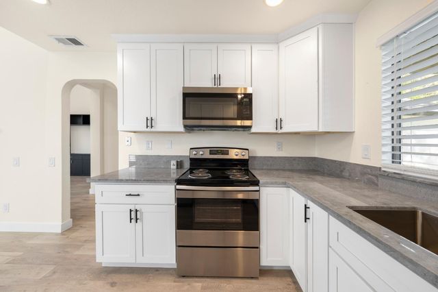 1375 Senida Way, Sacramento, CA 95833