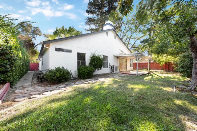 1375 Senida Way, Sacramento, CA 95833