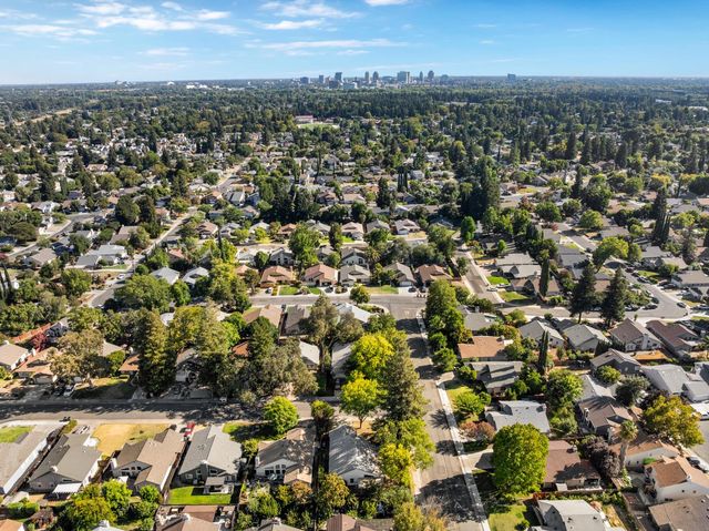 1375 Senida Way, Sacramento, CA 95833