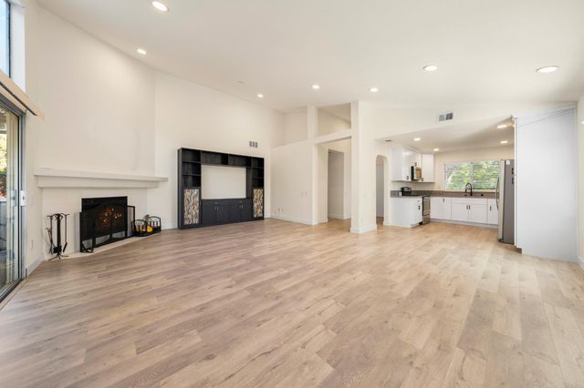 1375 Senida Way, Sacramento, CA 95833