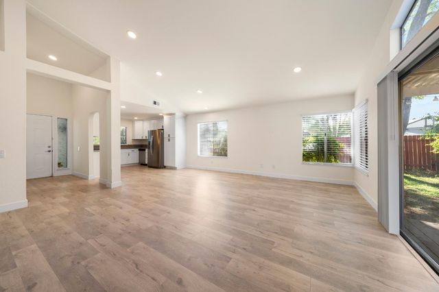 1375 Senida Way, Sacramento, CA 95833