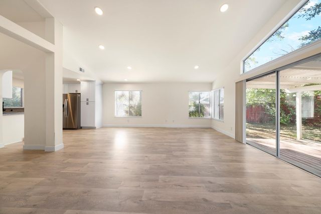 1375 Senida Way, Sacramento, CA 95833