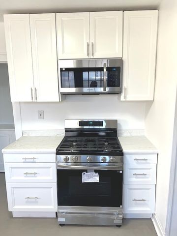 1548 Campbell Avenue, Des Plaines, IL 60016