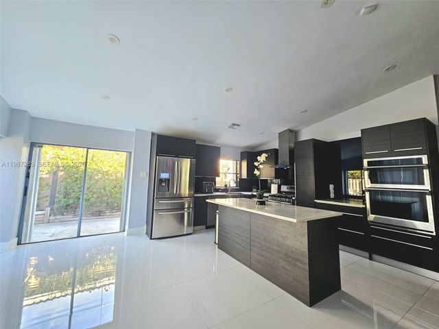 8003 SW 158th Pl, Miami, FL 33193