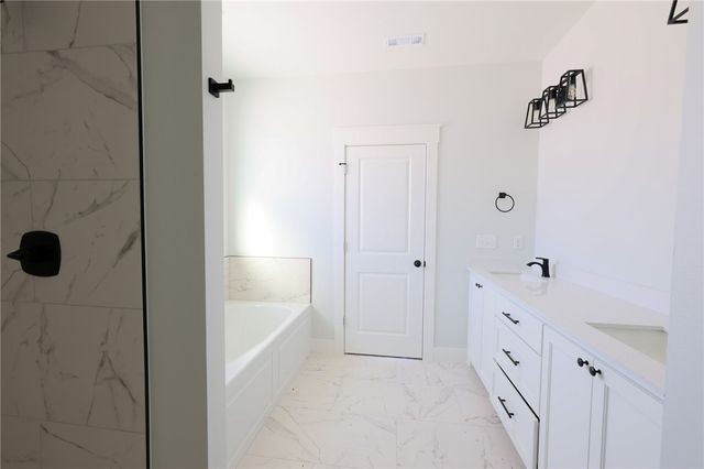 2550 Peterson Road, Gentry, AR 72734