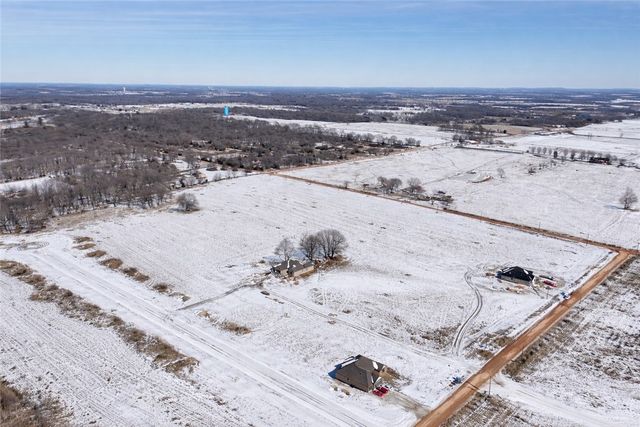 2550 Peterson Road, Gentry, AR 72734