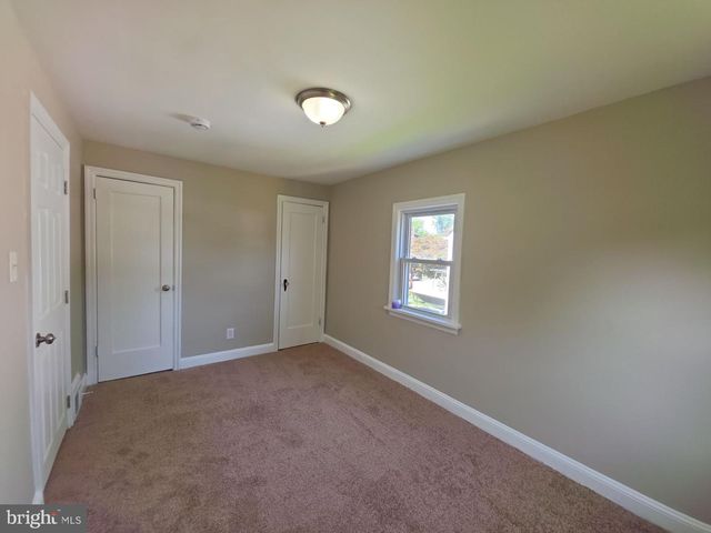 39 MAPLEWOOD AVE, Carneys Point, NJ 08069