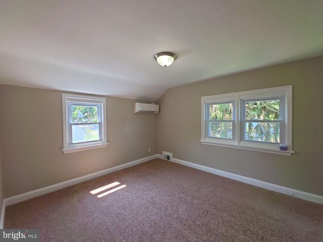 39 MAPLEWOOD AVE, Carneys Point, NJ 08069