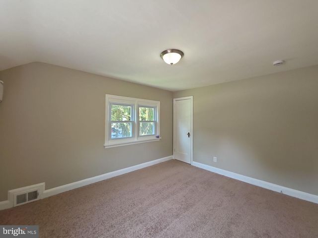 39 MAPLEWOOD AVE, Carneys Point, NJ 08069