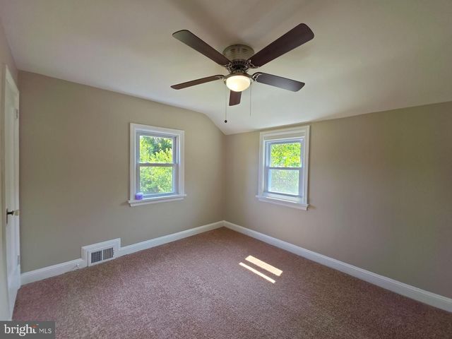39 MAPLEWOOD AVE, Carneys Point, NJ 08069