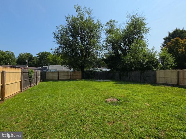 39 MAPLEWOOD AVE, Carneys Point, NJ 08069