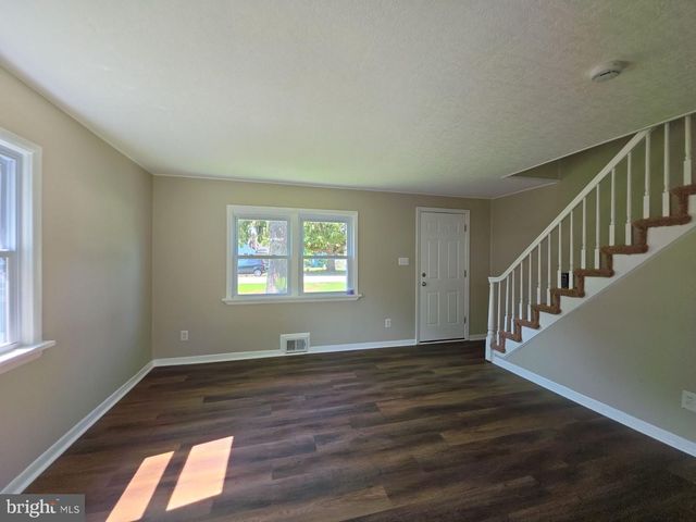 39 MAPLEWOOD AVE, Carneys Point, NJ 08069