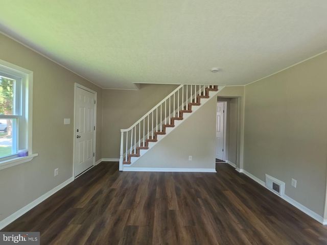 39 MAPLEWOOD AVE, Carneys Point, NJ 08069