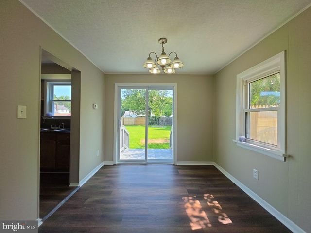 39 MAPLEWOOD AVE, Carneys Point, NJ 08069