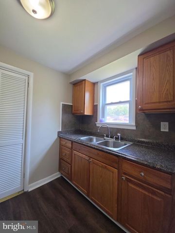 39 MAPLEWOOD AVE, Carneys Point, NJ 08069