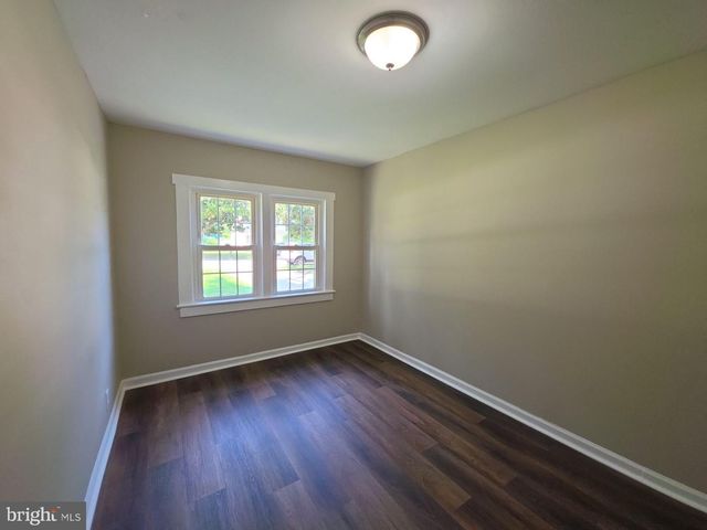 39 MAPLEWOOD AVE, Carneys Point, NJ 08069