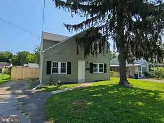 39 MAPLEWOOD AVE, Carneys Point, NJ 08069