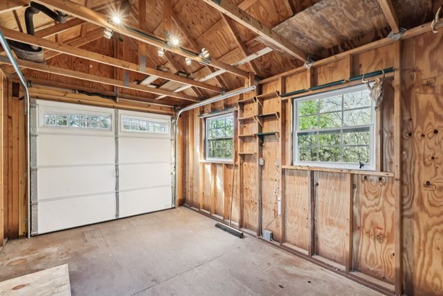 1140 Leatherwood Rd, White Bluff, TN 37187