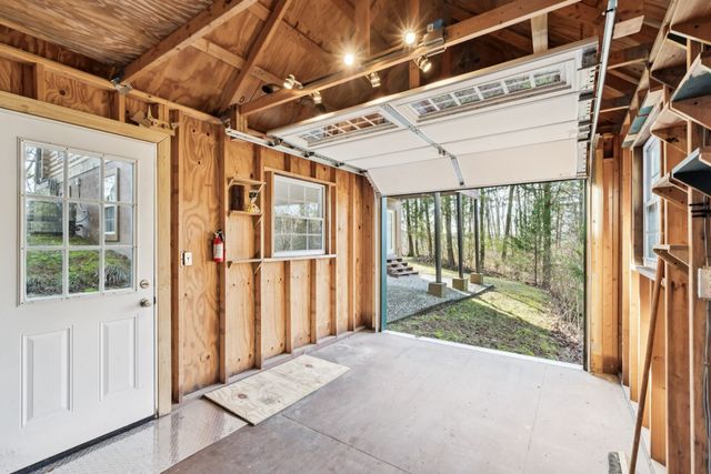 1140 Leatherwood Rd, White Bluff, TN 37187