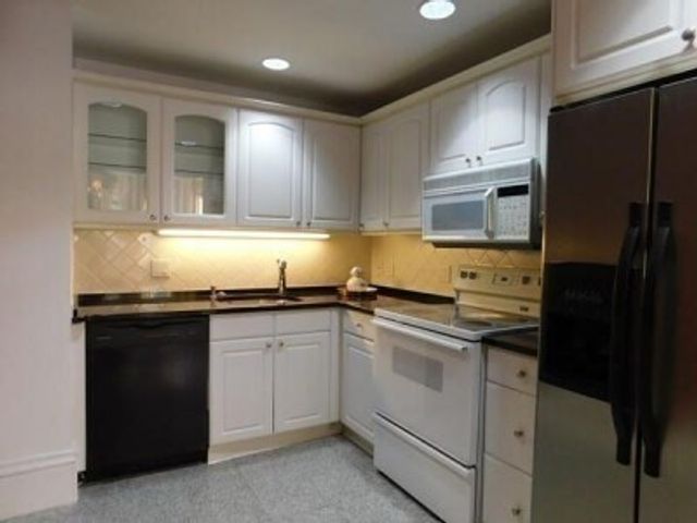 482 Beacon St 11, Boston, MA 02115