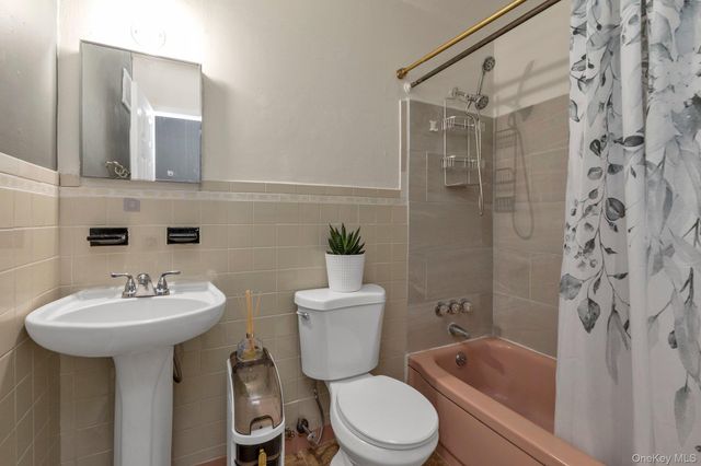 100-06 32nd Avenue, East Elmhurst, NY 11369