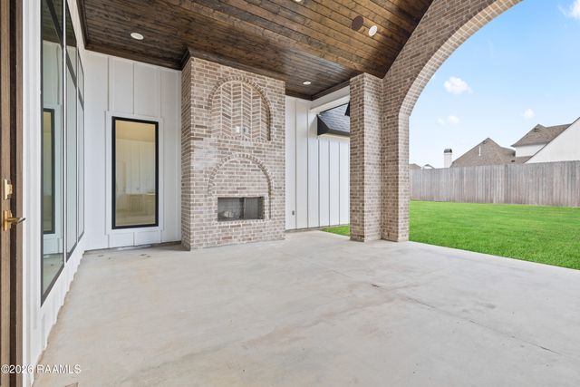 305 Sunset Palm Court, Youngsville, LA 70592