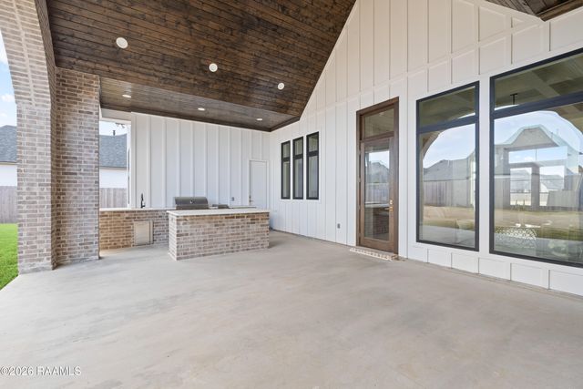 305 Sunset Palm Court, Youngsville, LA 70592