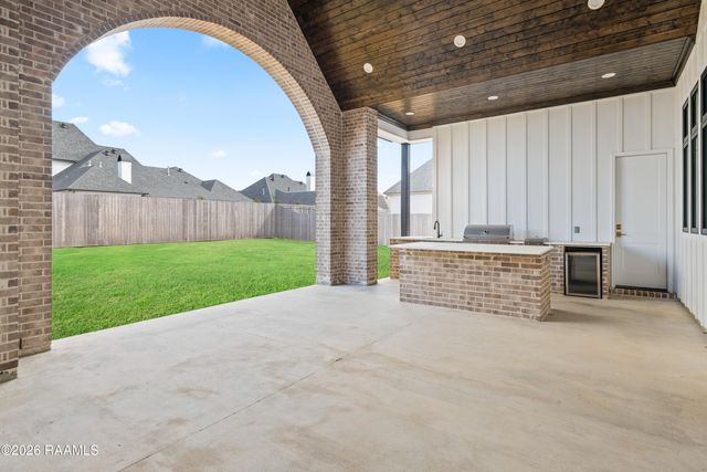 305 Sunset Palm Court, Youngsville, LA 70592