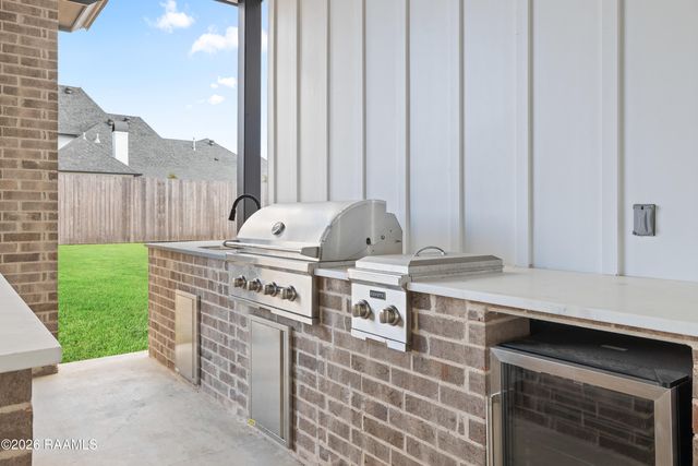 305 Sunset Palm Court, Youngsville, LA 70592