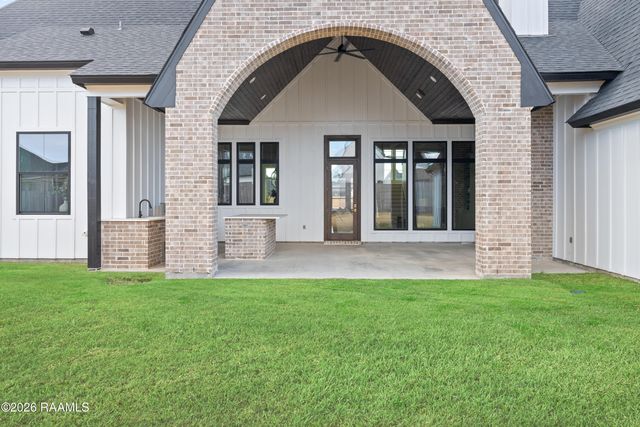 305 Sunset Palm Court, Youngsville, LA 70592