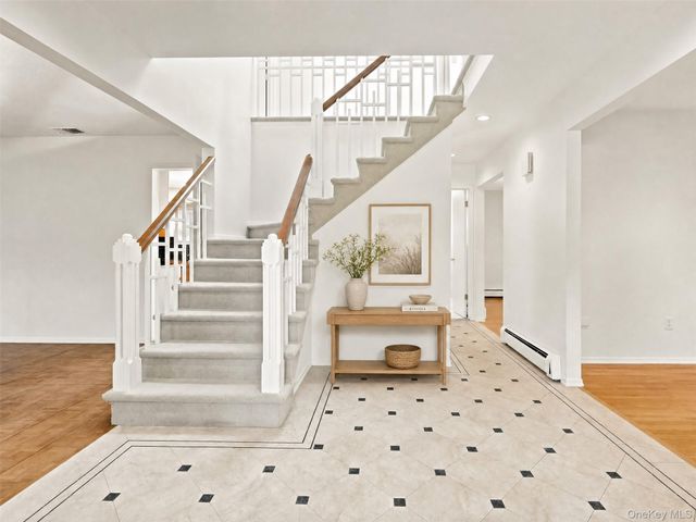 23 Carriage Court, Scarsdale, NY 10583