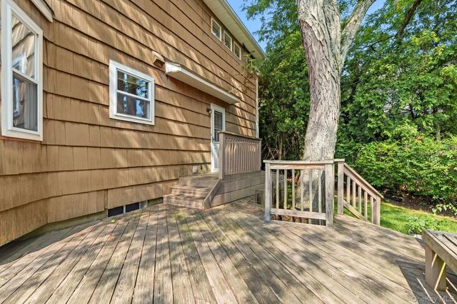 23 Carriage Court, Scarsdale, NY 10583