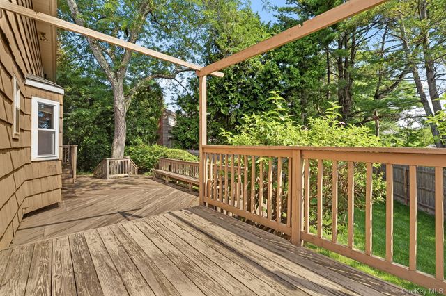 23 Carriage Court, Scarsdale, NY 10583