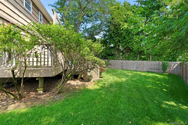 23 Carriage Court, Scarsdale, NY 10583