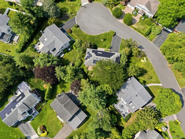 23 Carriage Court, Scarsdale, NY 10583