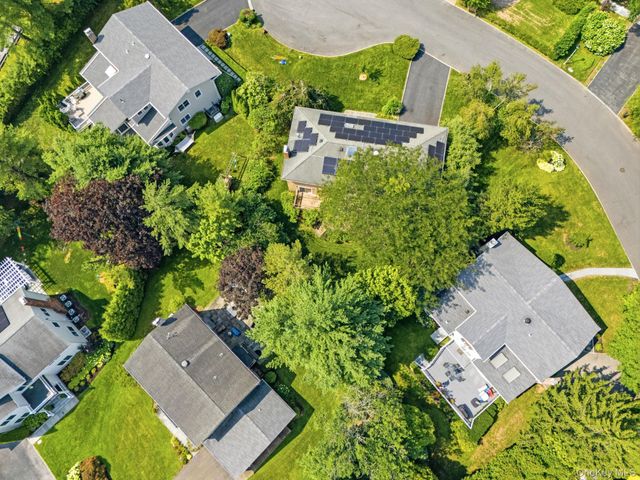 23 Carriage Court, Scarsdale, NY 10583