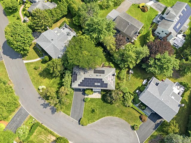 23 Carriage Court, Scarsdale, NY 10583