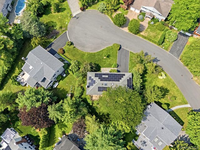 23 Carriage Court, Scarsdale, NY 10583