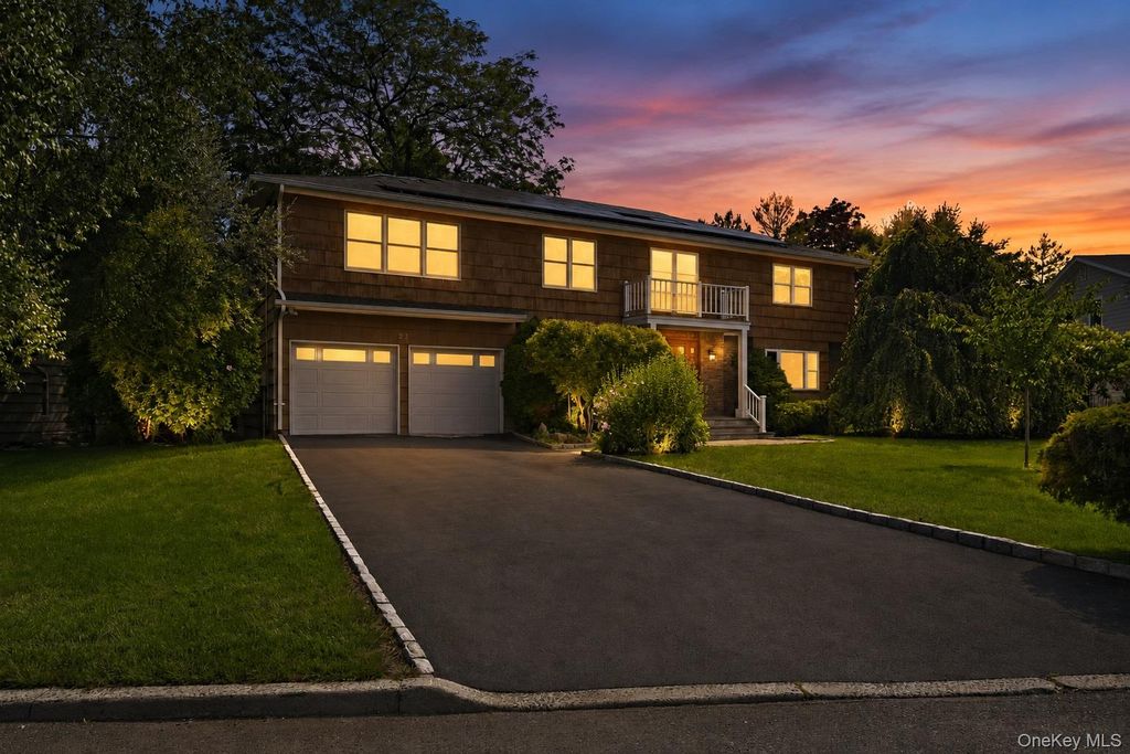 23 Carriage Court, Scarsdale, NY 10583