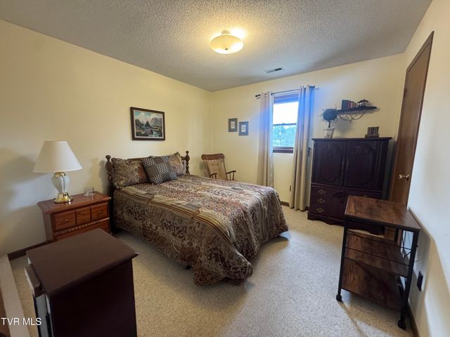 134 Independence Lane, Elizabethton, TN 37643