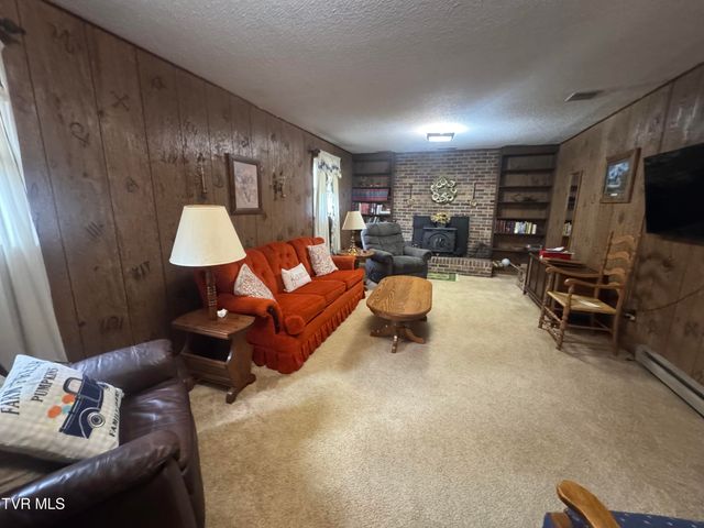 134 Independence Lane, Elizabethton, TN 37643