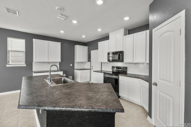 8239 Phantom Fld, San Antonio, TX 78253