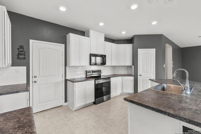 8239 Phantom Fld, San Antonio, TX 78253