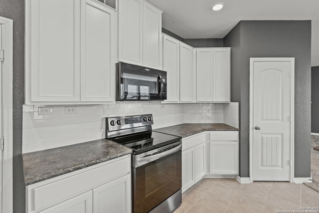 8239 Phantom Fld, San Antonio, TX 78253