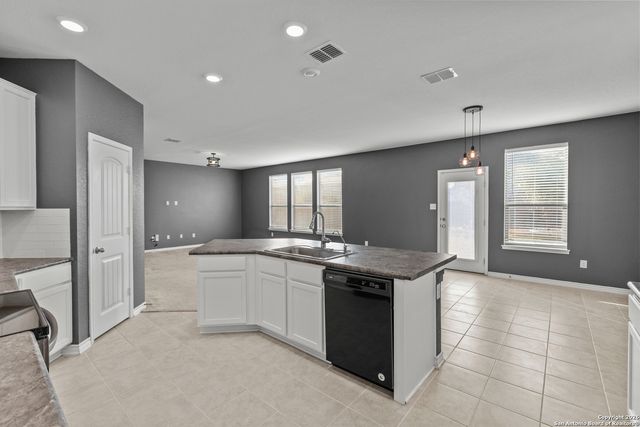 8239 Phantom Fld, San Antonio, TX 78253