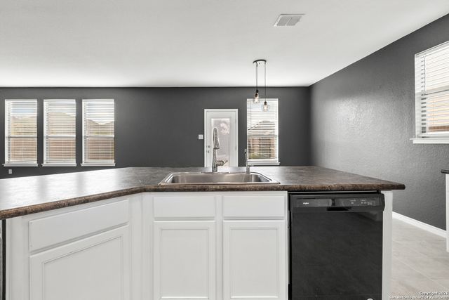 8239 Phantom Fld, San Antonio, TX 78253