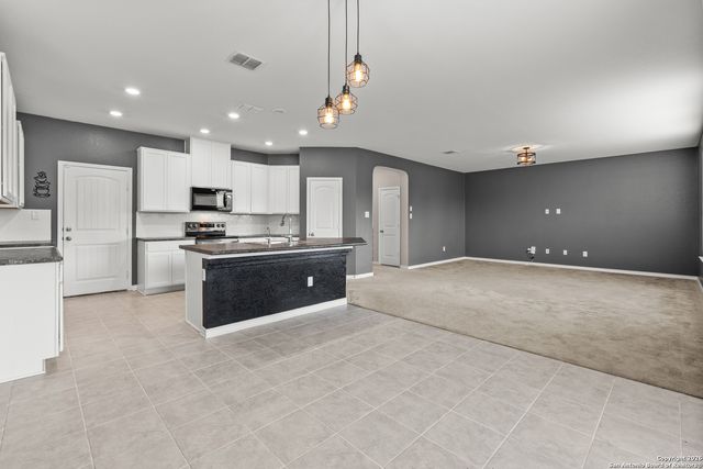 8239 Phantom Fld, San Antonio, TX 78253